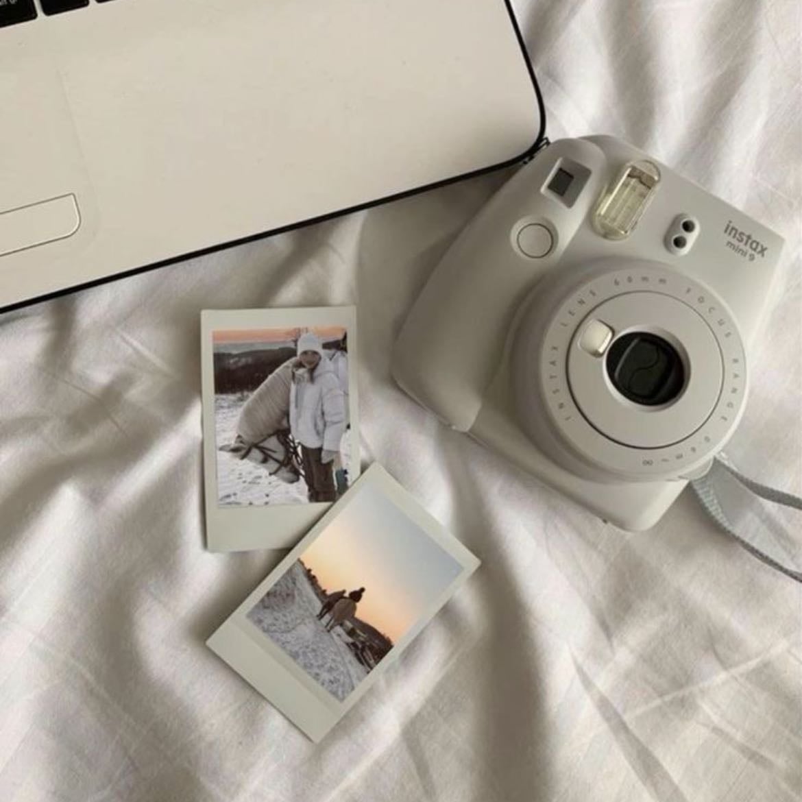 instant camera