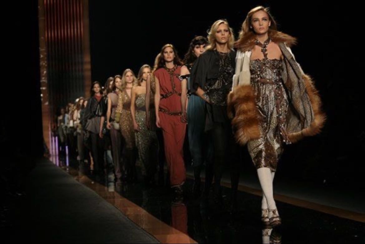 Get a job in Milan for Summer - i hope in fashion industry 🙏