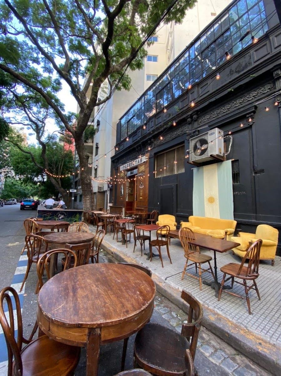 Las Patriotas Vilardo wine & bar