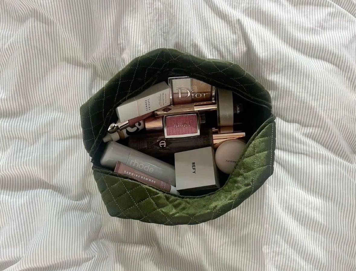 Makeup bag - Products hypelist by !!