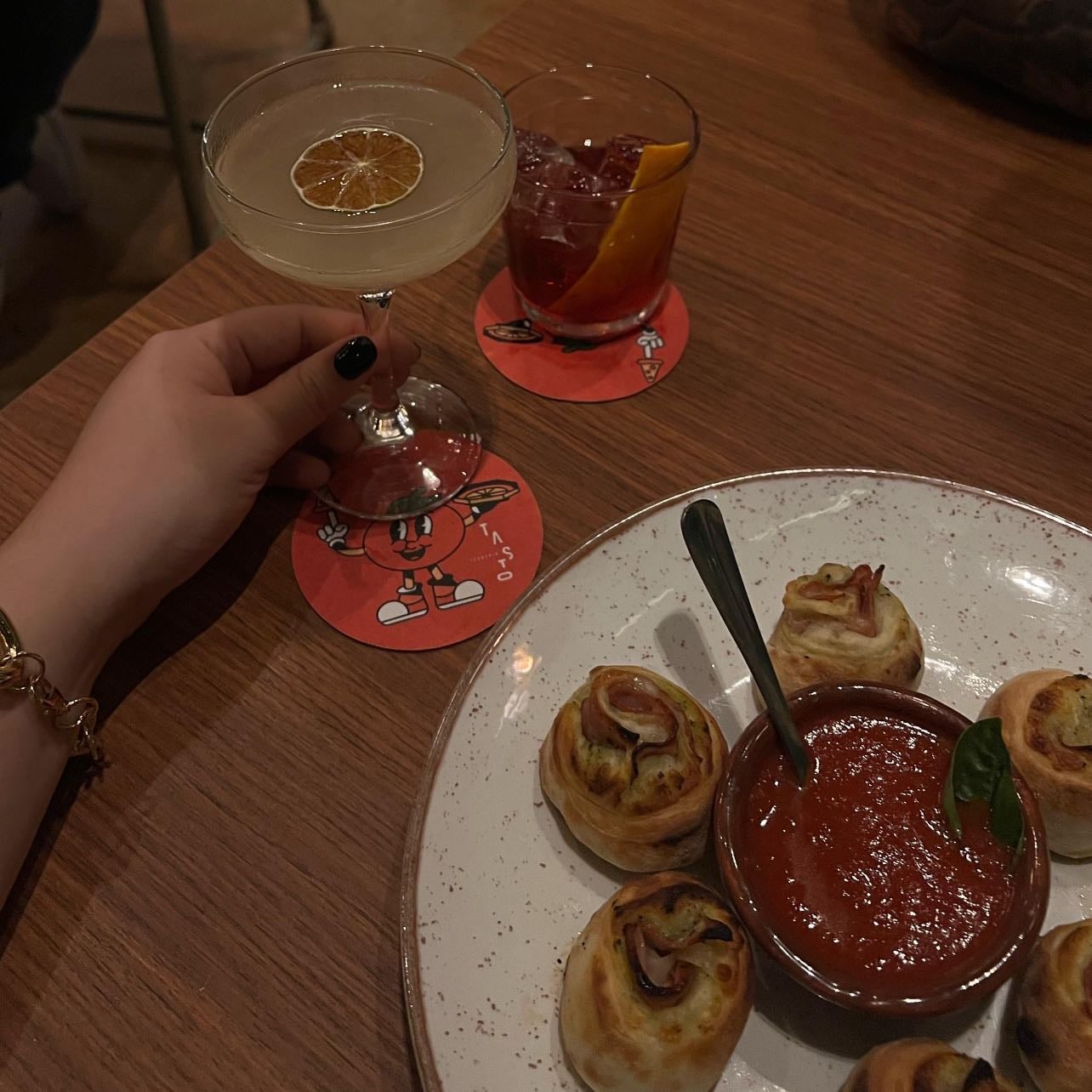 Tasto Forneria & Pizzaria Napolitana - $$$ - Pratos e drinks saborosos e atendimento incrível! O lugar é lindo e instagramável!