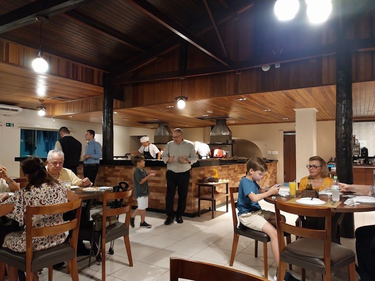 Villa Raiano - $$$ - pizza com sabores, recheios e atendimento ótimos! Pra quem gosta de um jantar calmo, lugar sem barulho.