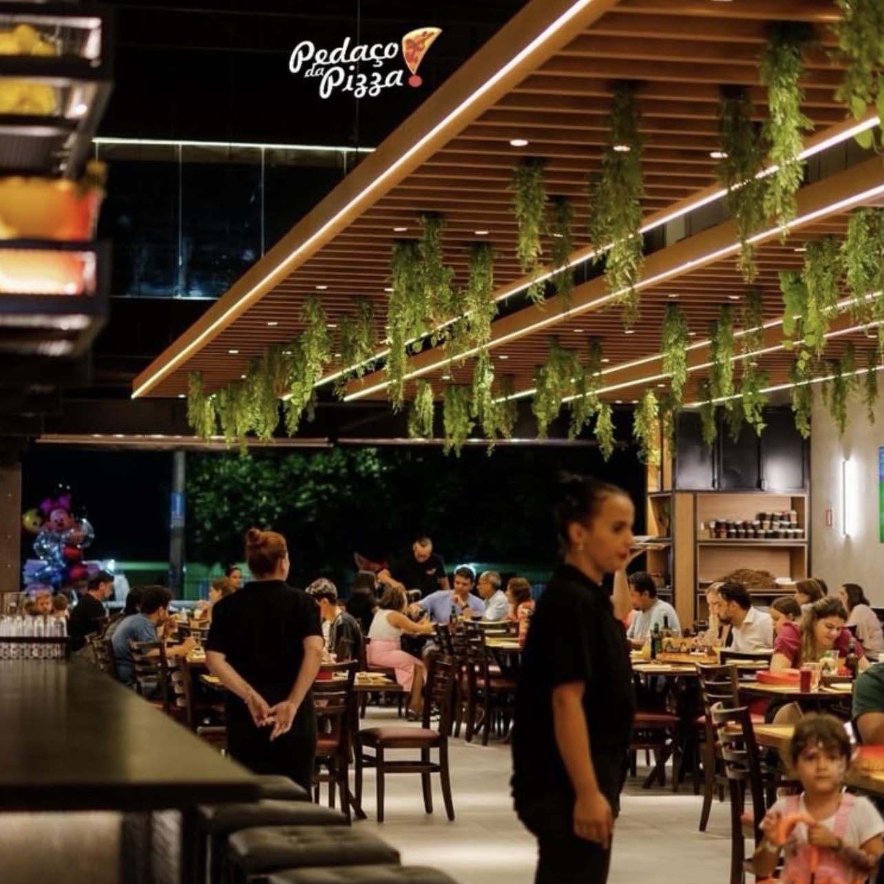 Pedaço da Pizza - $$ - Os pedidos feitos tanto por delivery quanto no restaurante são ótimos! Atendimento é muito bom também!