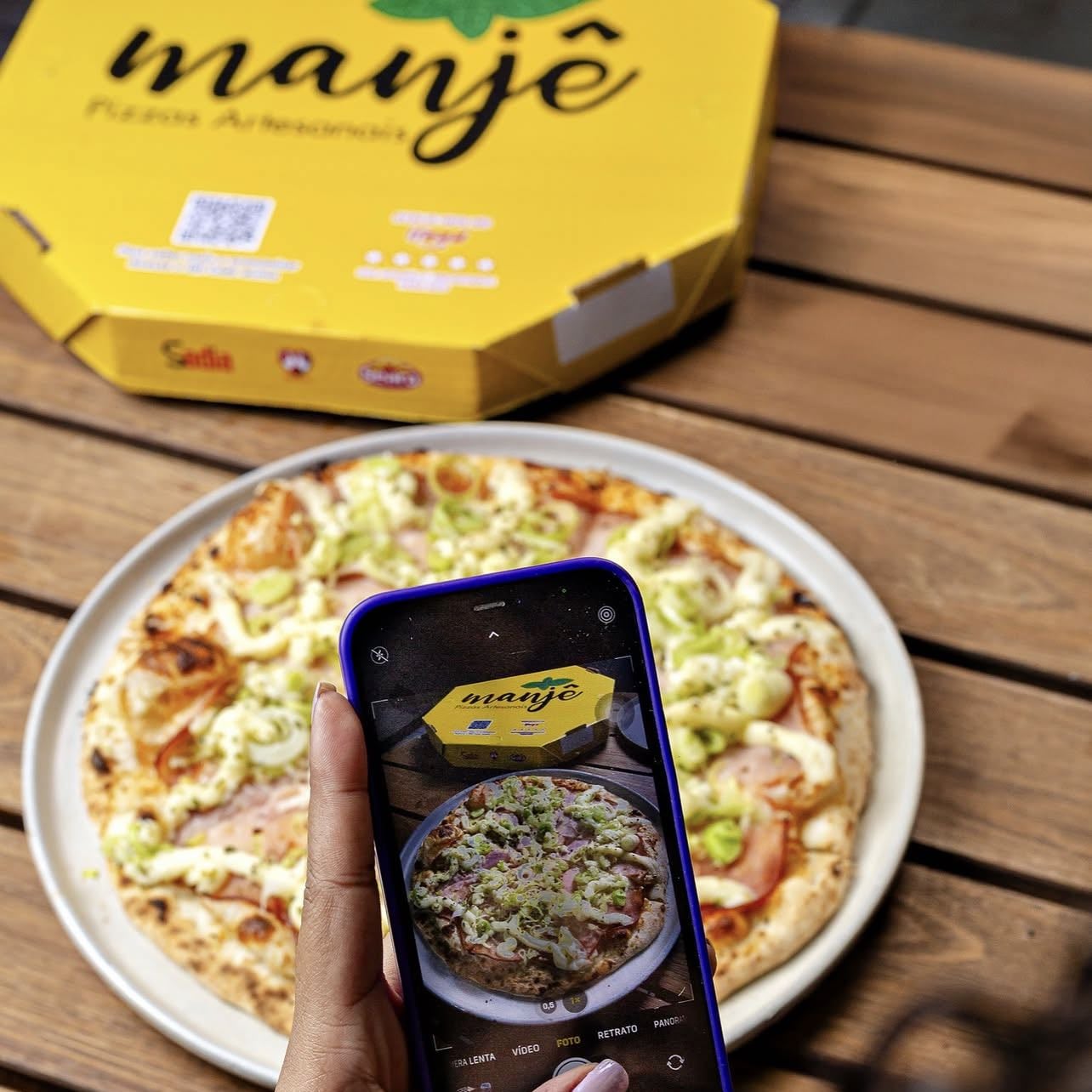 Manjê - pizzas artesanais (delivery) - $$$ - sabores diferentes e únicos! Delivery é rápido e a pizza é saborosa.