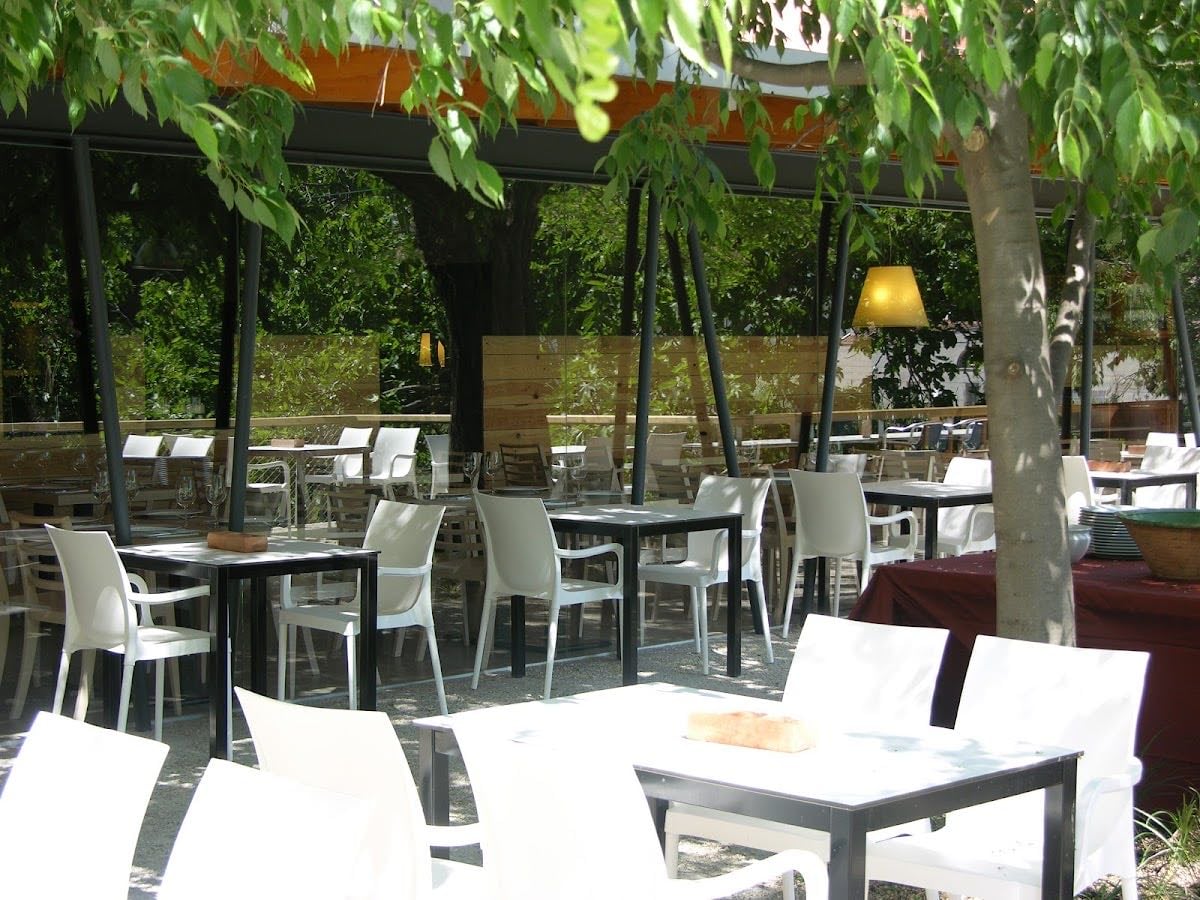 4 CANYES restaurant - No canviem mai la carta, pero el lloc i tot val la pena