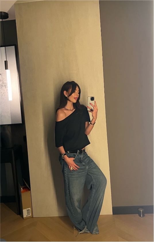 Off shoulder with jeans