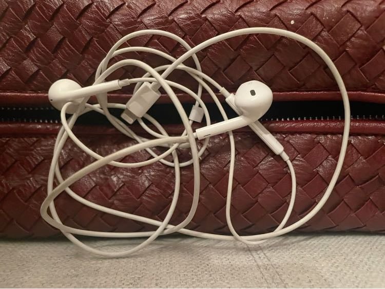 Cable headphones