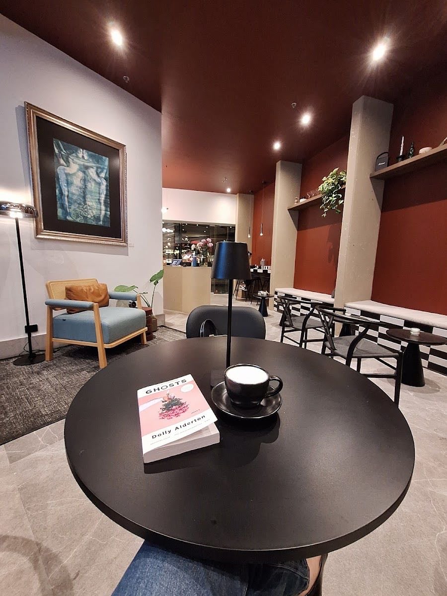 Fino Café & Flowers