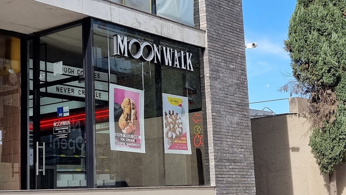 Moonwalk Cookies - galleta red velvet y cinnamon roll son mis toppp