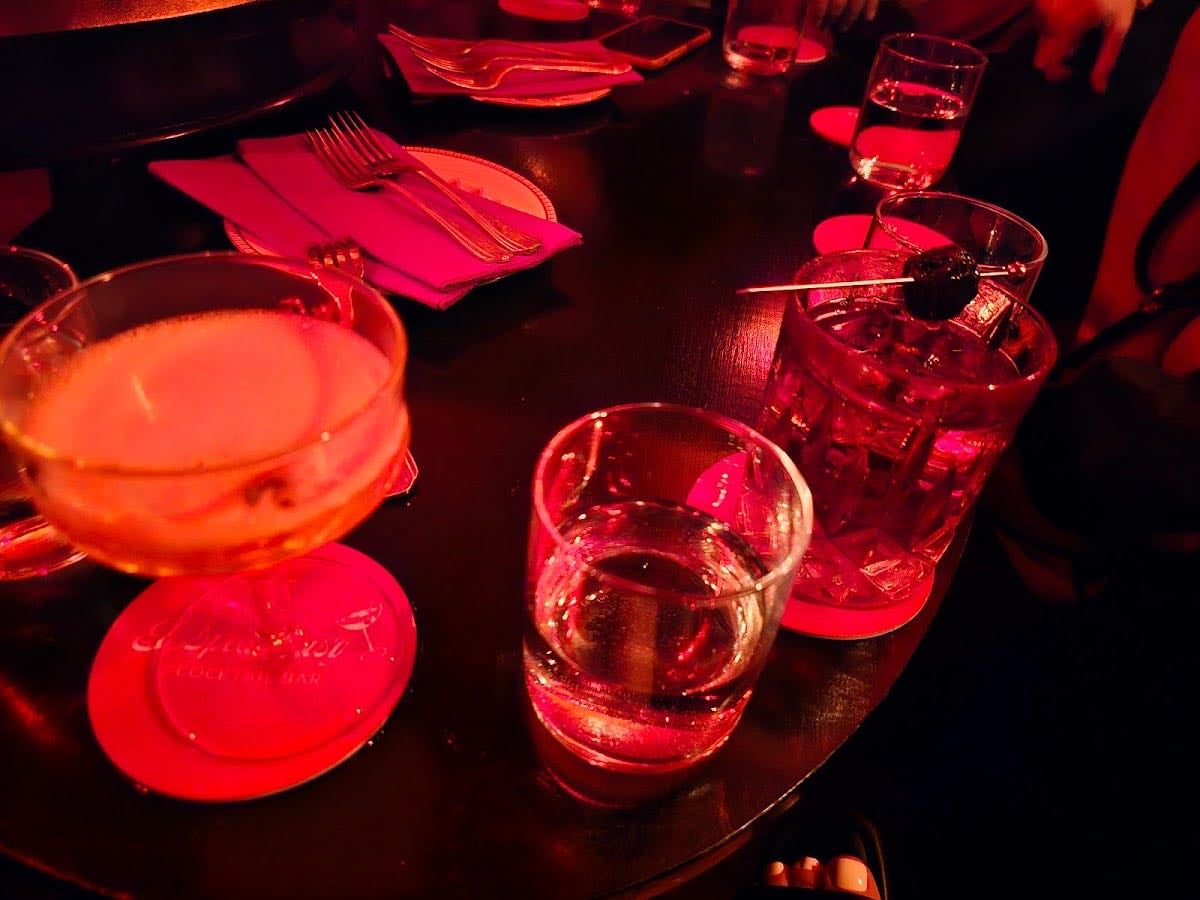 SPEAKYEASY - Bar oculto, reservar antes