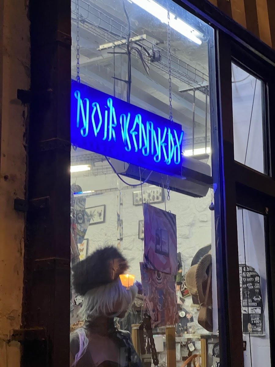 Noir Kennedy Vintage & Designers