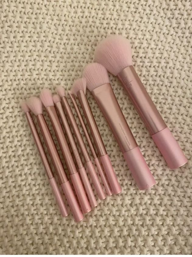 Makeup brushes