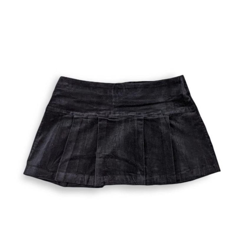 black skirt