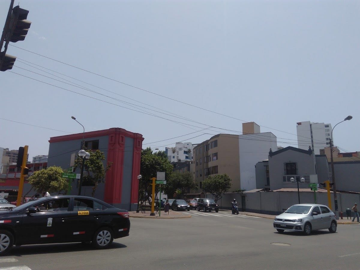 Av. Mariscal La Mar 1127