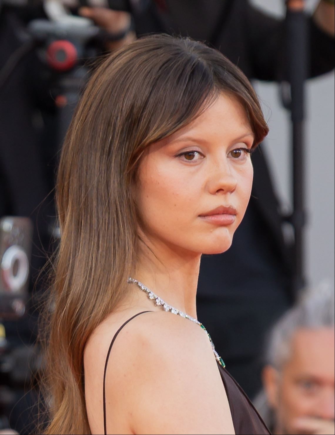Mia goth