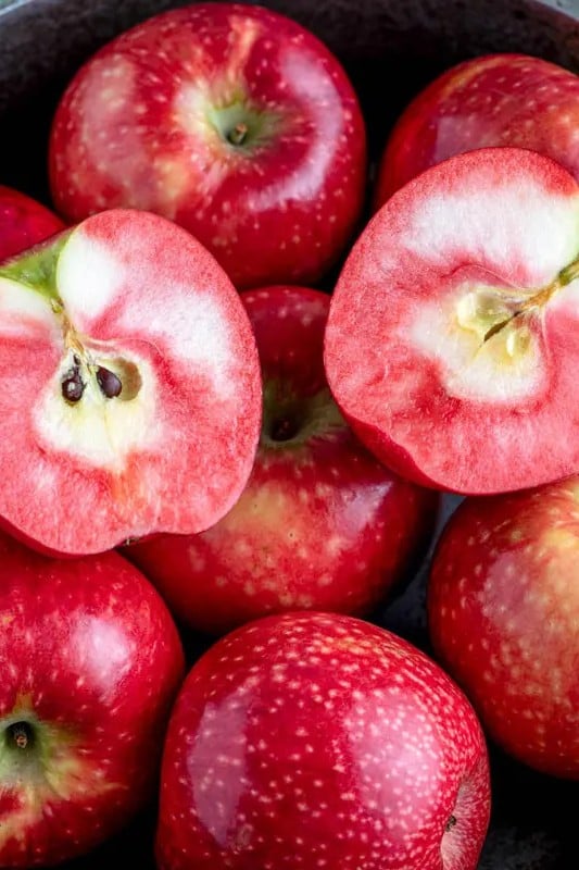 Lucy Rose Apple - Taste: Berry-sweet, raspberry notes
