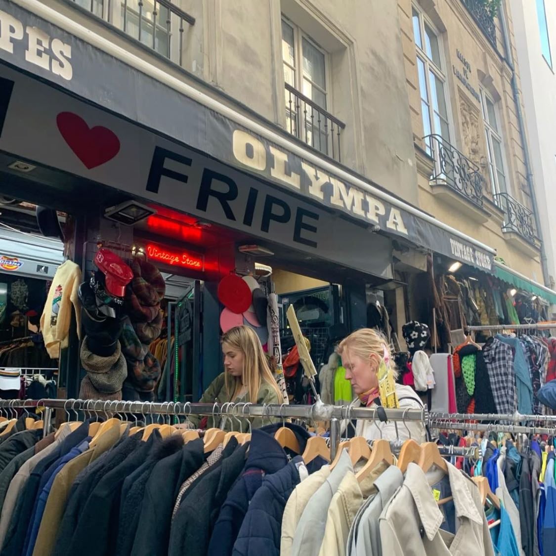 Go to thrift stores in Châtelet