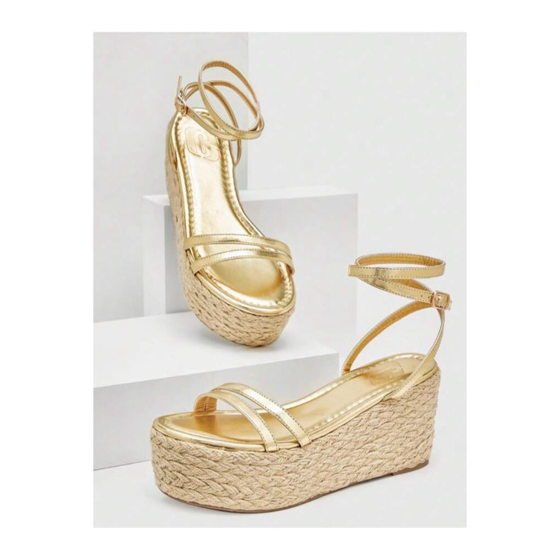 Sandalias de cucha doradas - 16,99 EUR
