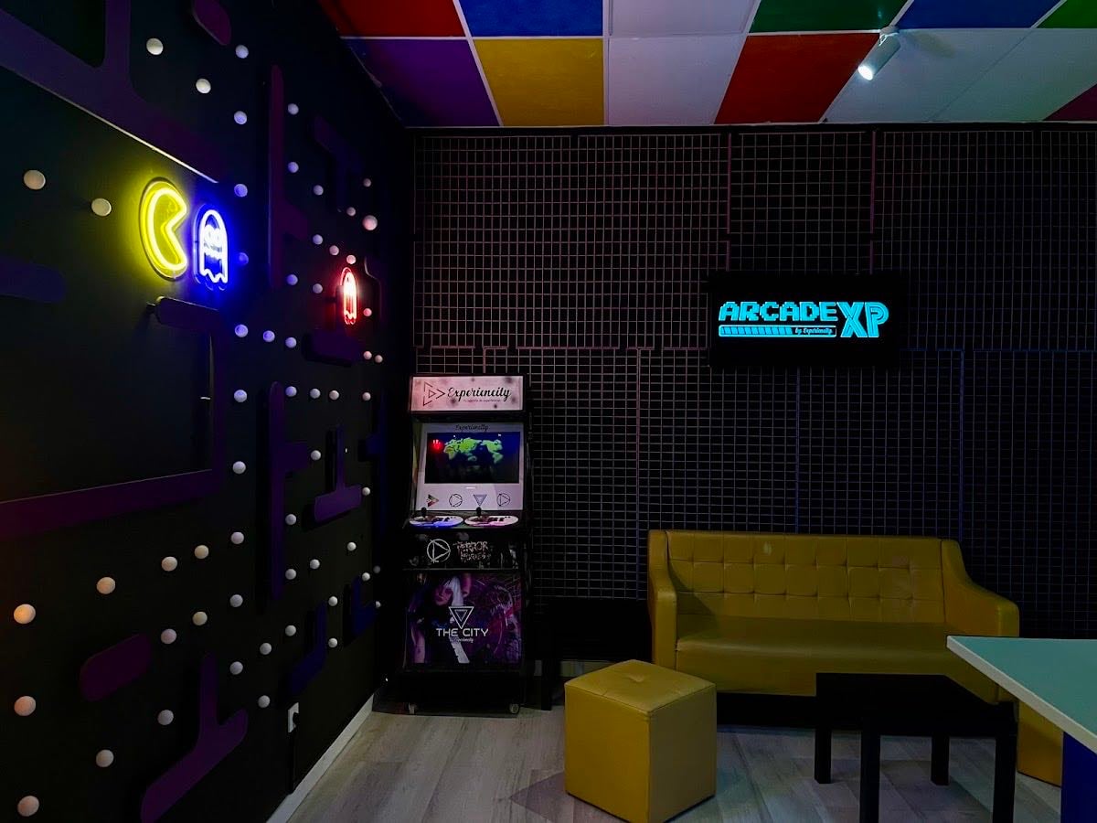 Pixel Games: El Suelo es Lava. Arcade XP by Experiencity