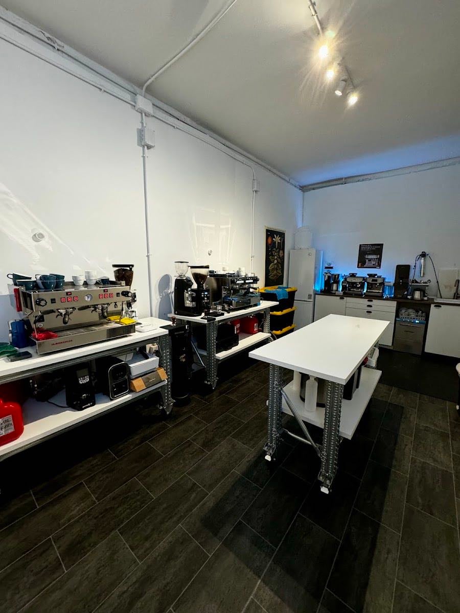 Hola Coffee Academy