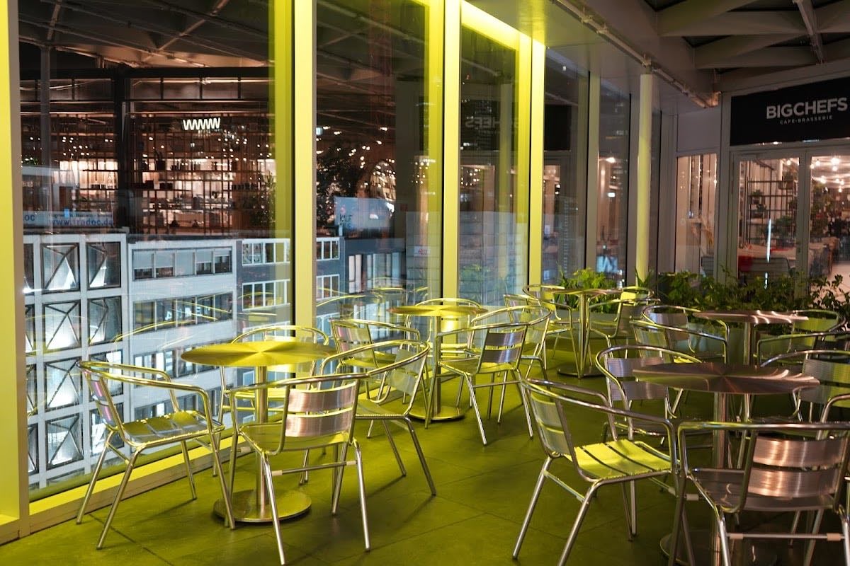 URA-HARA Ramen Cafe