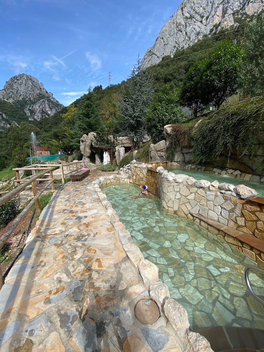 Cuevas termales del Balneario de la Hermida