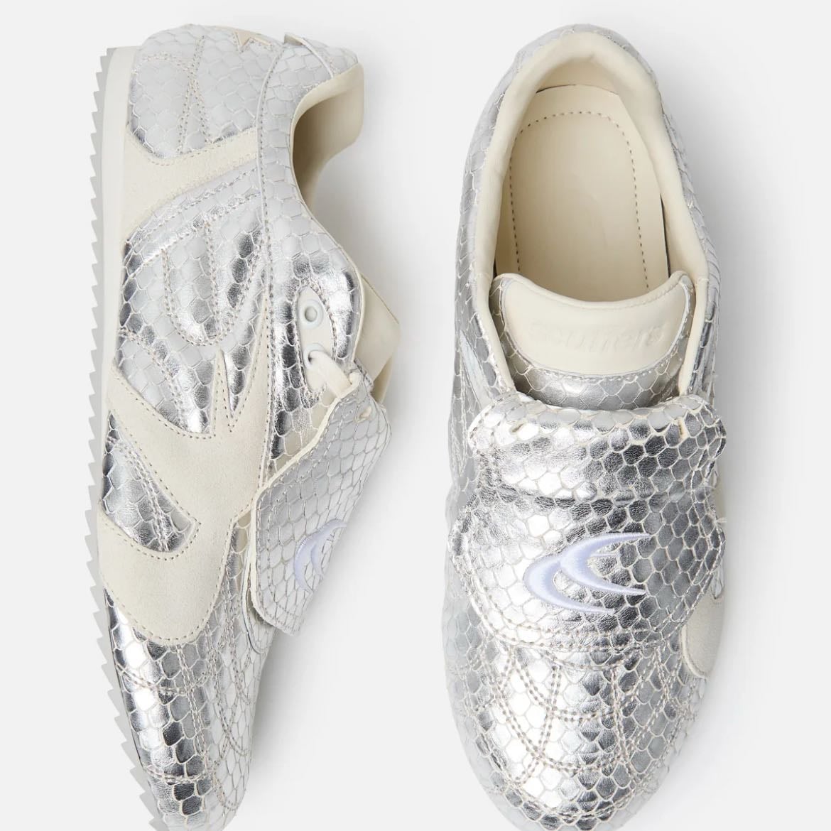 ICONIC SILVER SNEAKER - de Scuffers