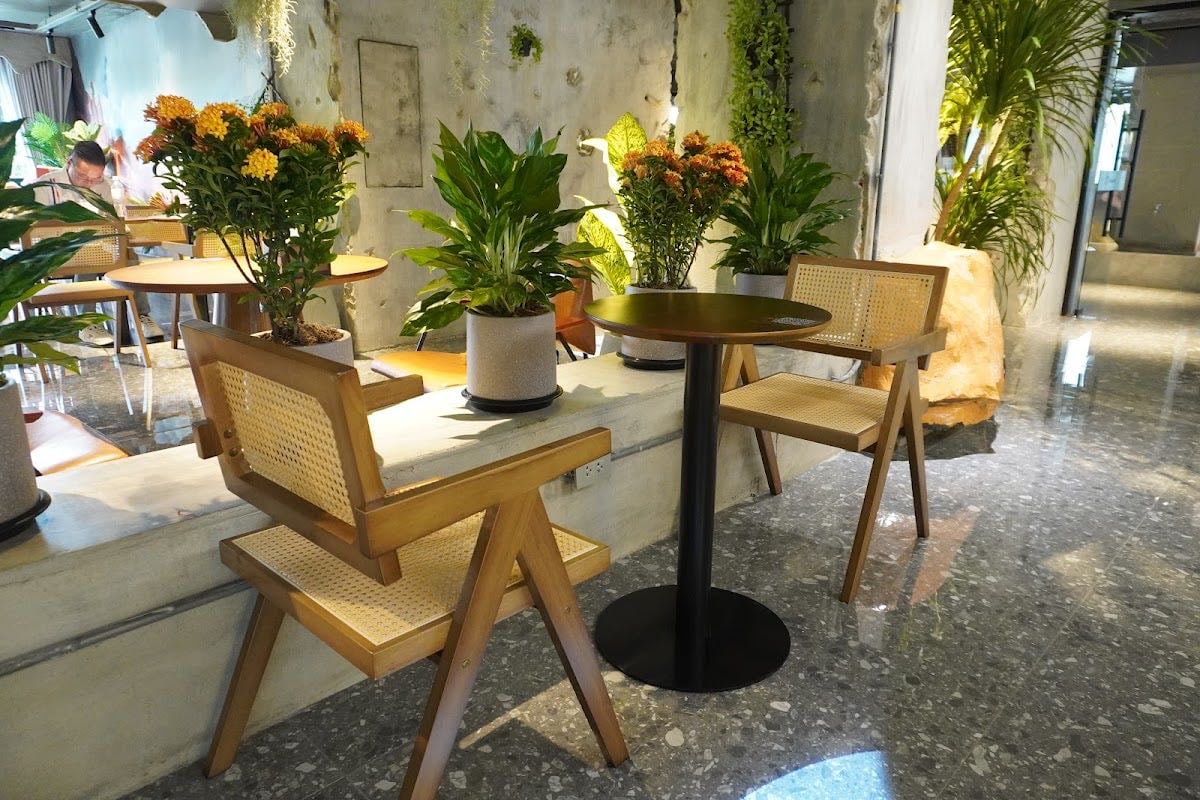 L-7 Café (Sutthisan)