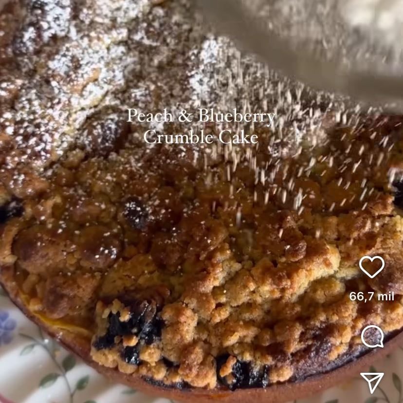 Peach and blueberry crumble cake - Instagram