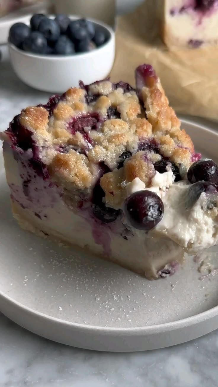 Blueberry Crumble Cheesecake!! - Pinterest
