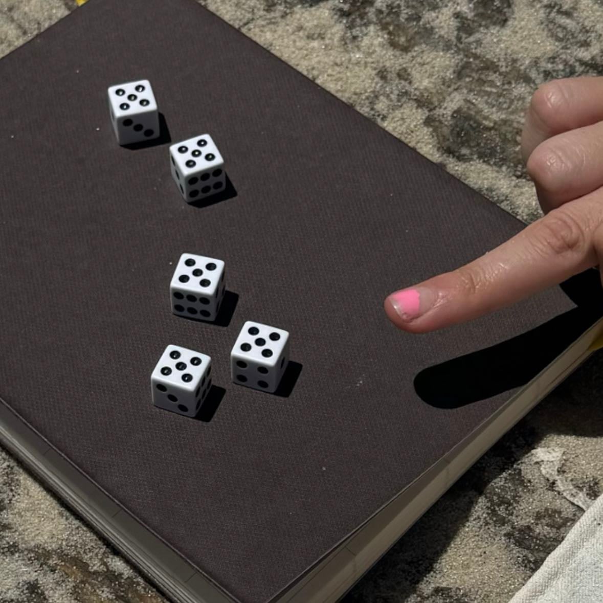 general - fácil e viciante. dá pra aprender online rapidinho e jogar em qualquer lugar