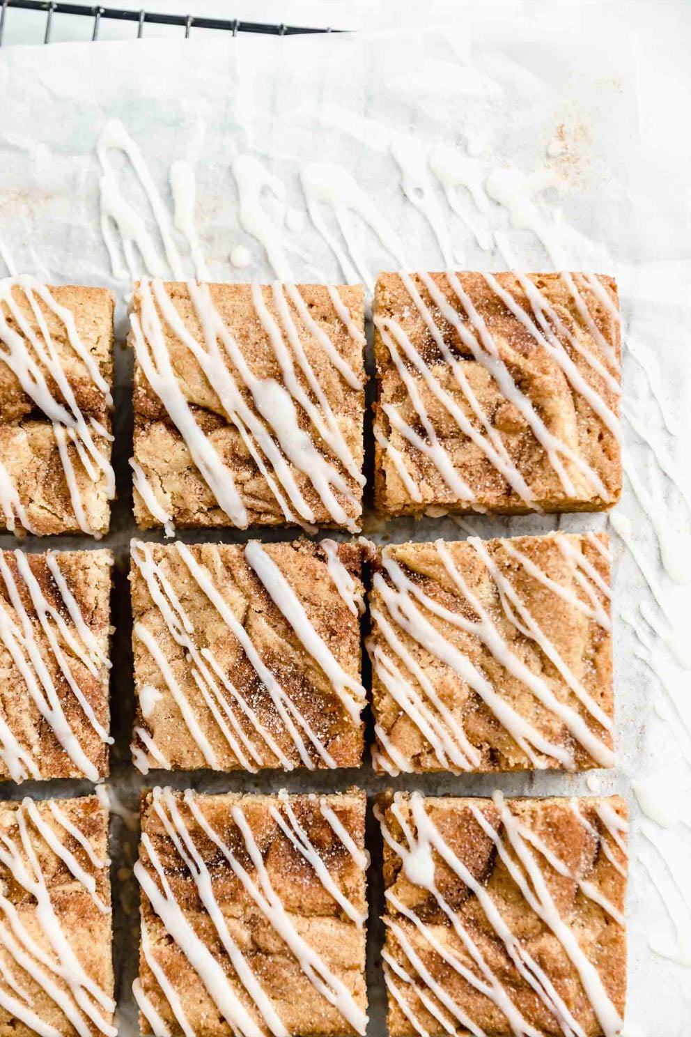 Cinnamon roll blondies