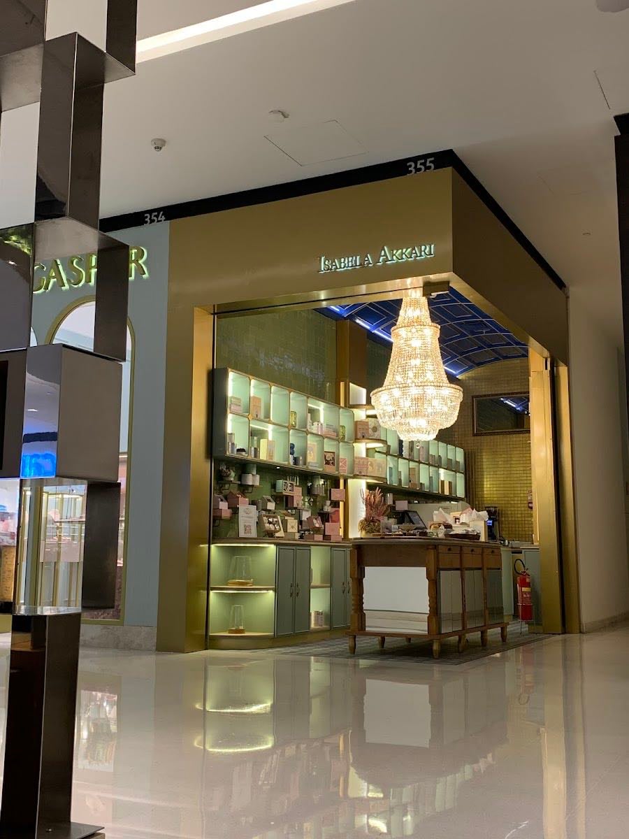 Isabela Akkari Jk Shopping