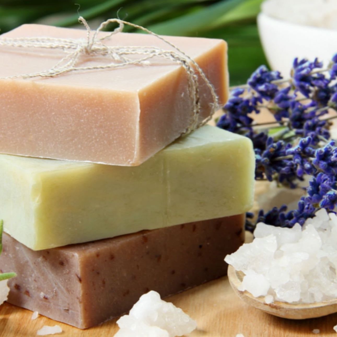 Jabón natural - El jabón sí que no lo hago yo, porque es todo un viaje. Pero procuro comprar versiones más orgánicas, con ingredientes naturales a la vista.