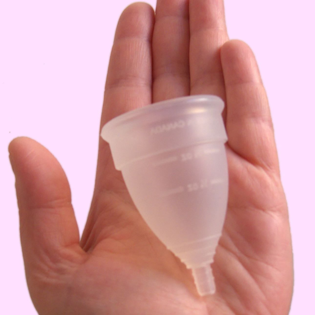 Copa menstrual o toallitas 100% algodón - La copa menstrual es lo más por muchas razones. Desde practicidad, hasta económicamente, ni hablar del aporte ecológico. Pero a veces da fiaca usarla, o no estoy en un lugar donde pueda hervirla antes del primer uso. Por eso trato de tener siempre toallitas que sean 100% algodón. También pueden ser de tela.