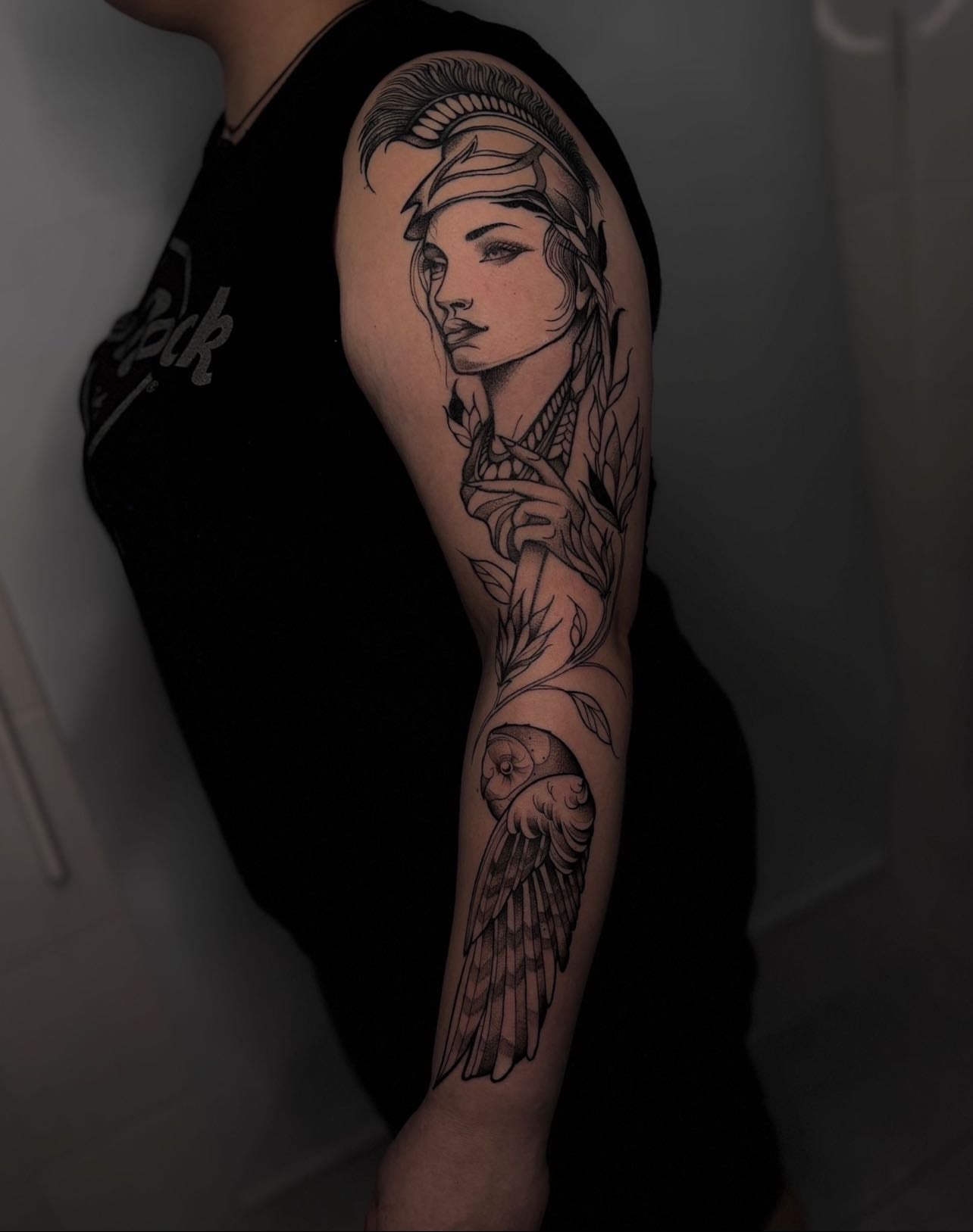 Diosa Atenea con búho