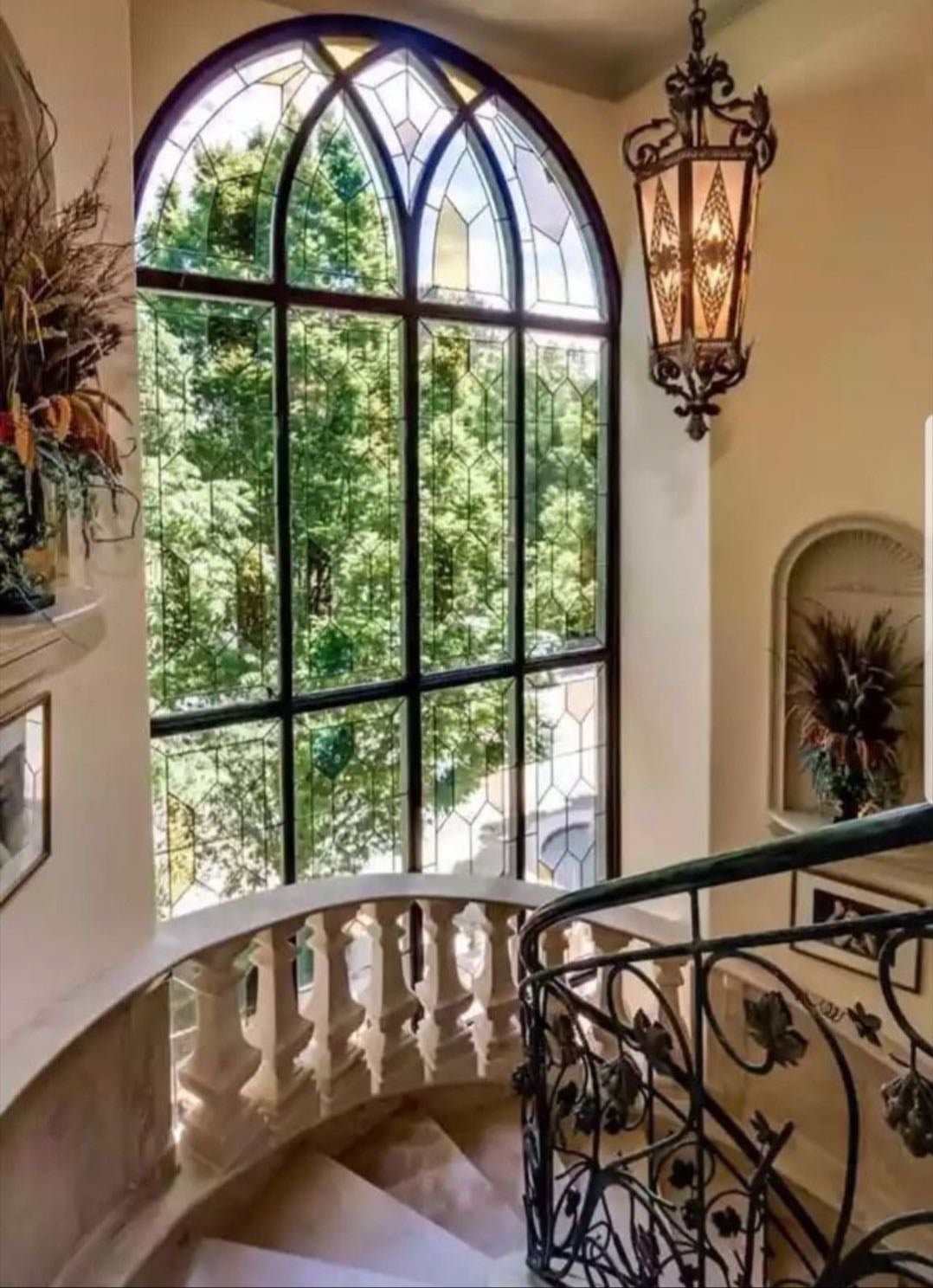 Large windows that bring a lot of natural light