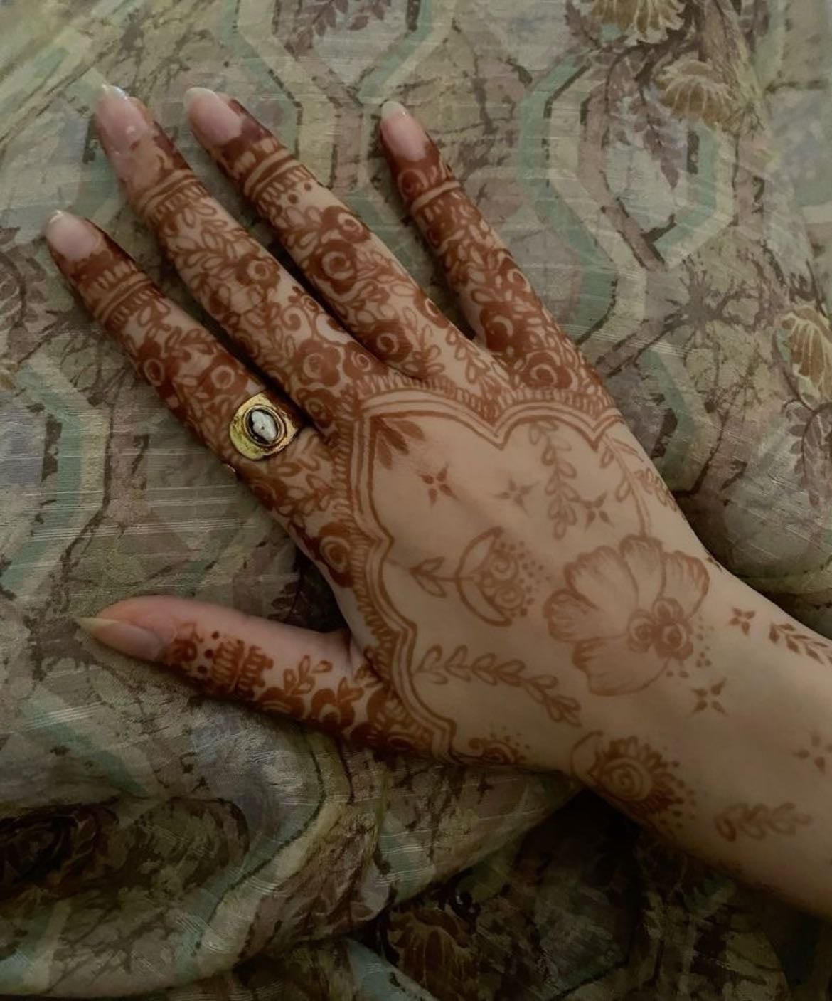 Again mehndi - But in Pakistani design love it.