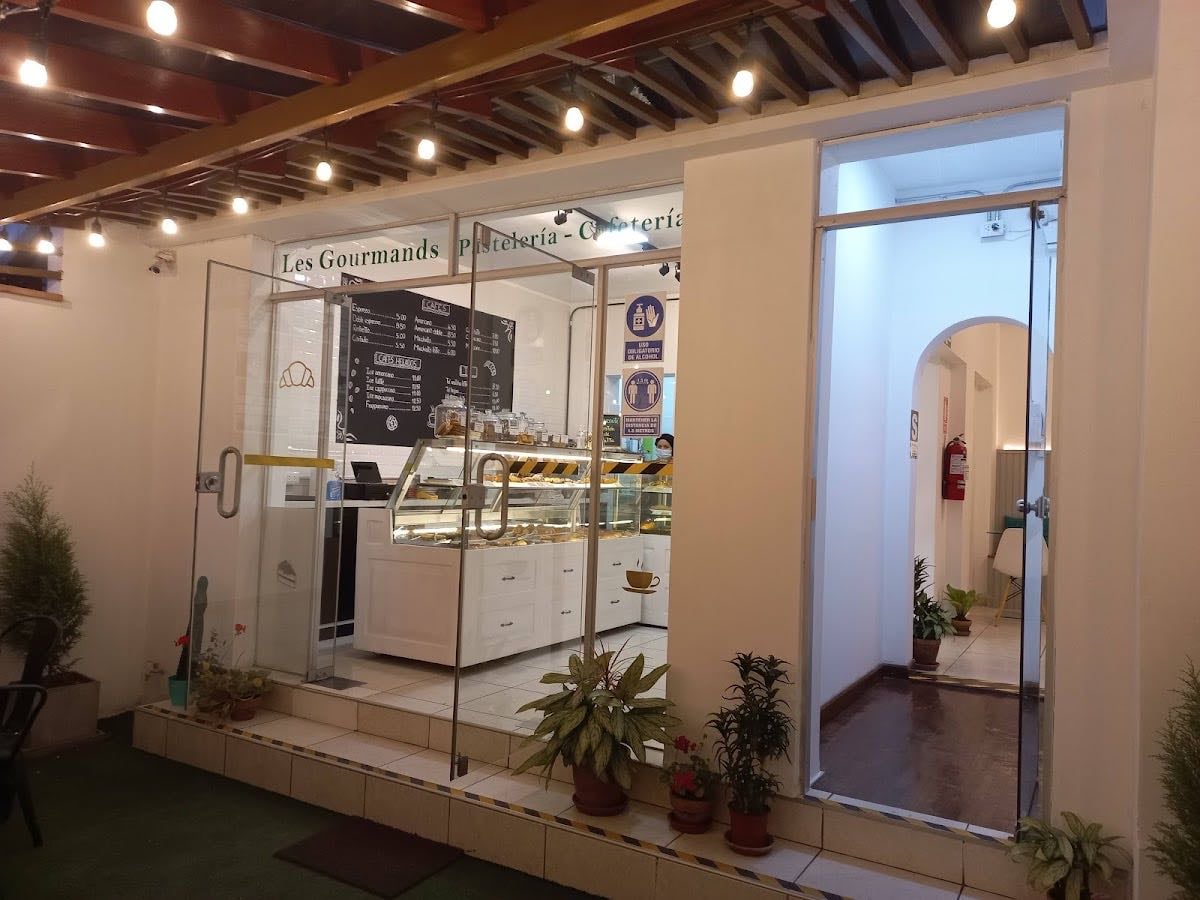 LES GOURMANDS. Pastelería Francesa. - (Tres sedes en Miraflores)