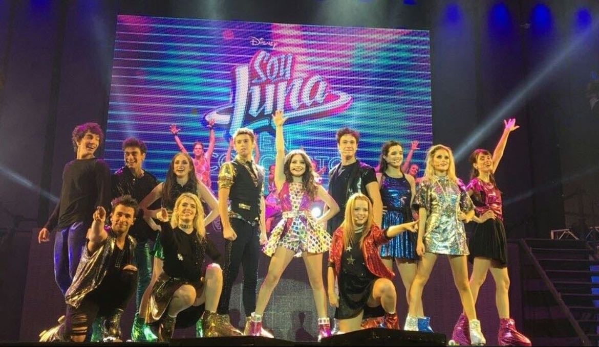 Soy Luna - Fui de peque, y la verdad que tengo un recuerdo muy bonito del concierto 🥹. Estaba obsesionada con esta serie, y la idea de verlos a todos de cerca y cantar las canciones fue super tierna, además que pensar que es once in a lifetime ya que no van a volver a hacer conciertos me da mucha penita 😭💗
