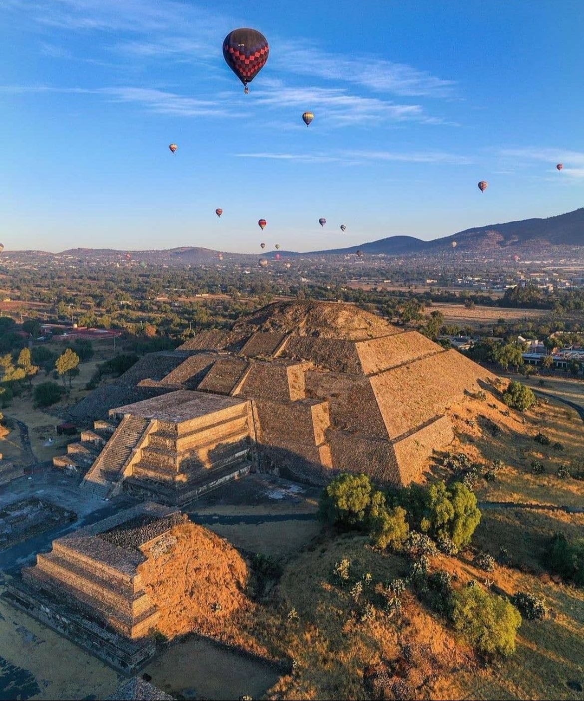Visit the Teotihuacan pyramids