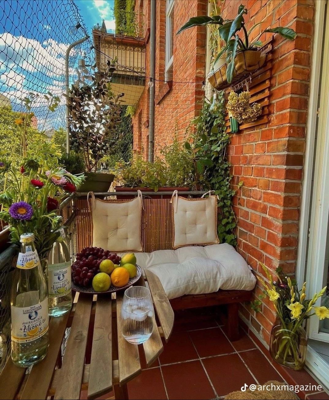 Pequeña terraza decorada