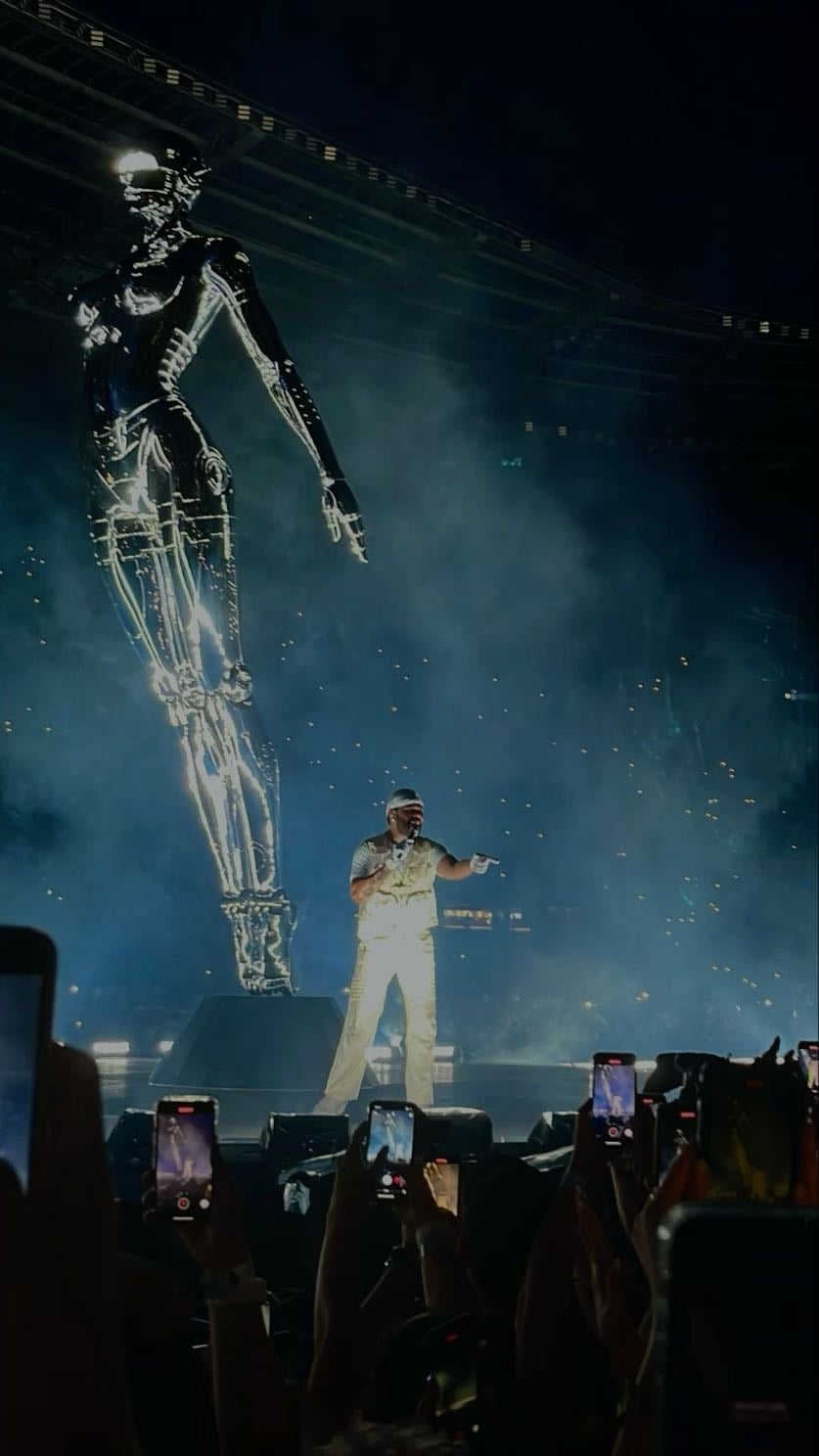 The Weeknd - Voy el año que viene y las expectativas están por los aires, he pillado pista, voy a ir hipermega pronto y sé que me lo voy a gozar. Por lo que he visto, las canciones top, PUESTA EN ESCENA WOW y en si el concierto va a ser inolvidable 100po 🥹🤍