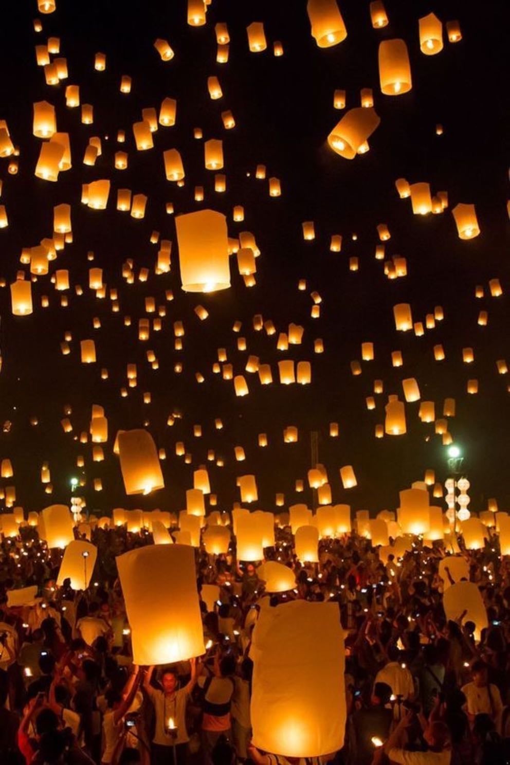Go to The Yi Peng Lantern Festival
