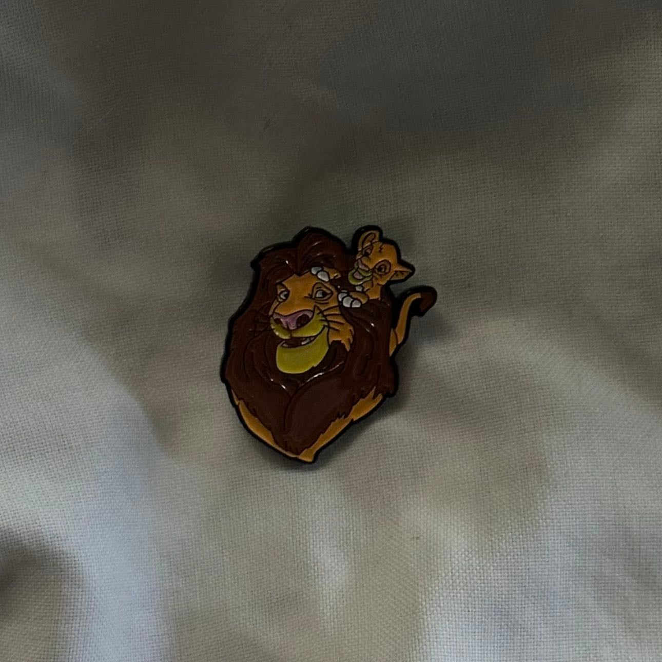 Mufasa & Simba Pin