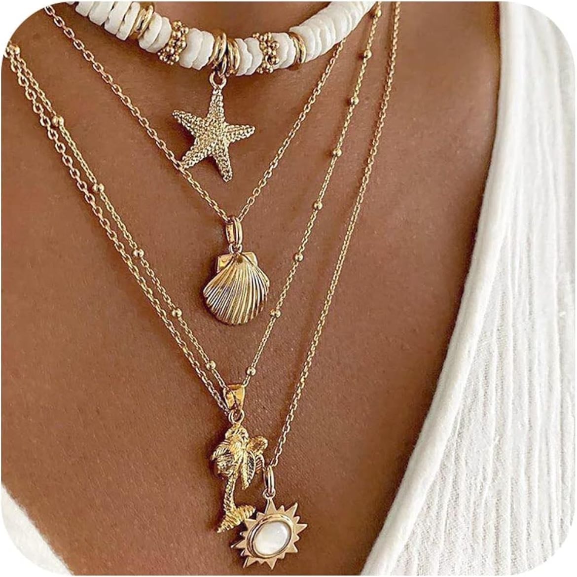 Collares dorados con estilo marino