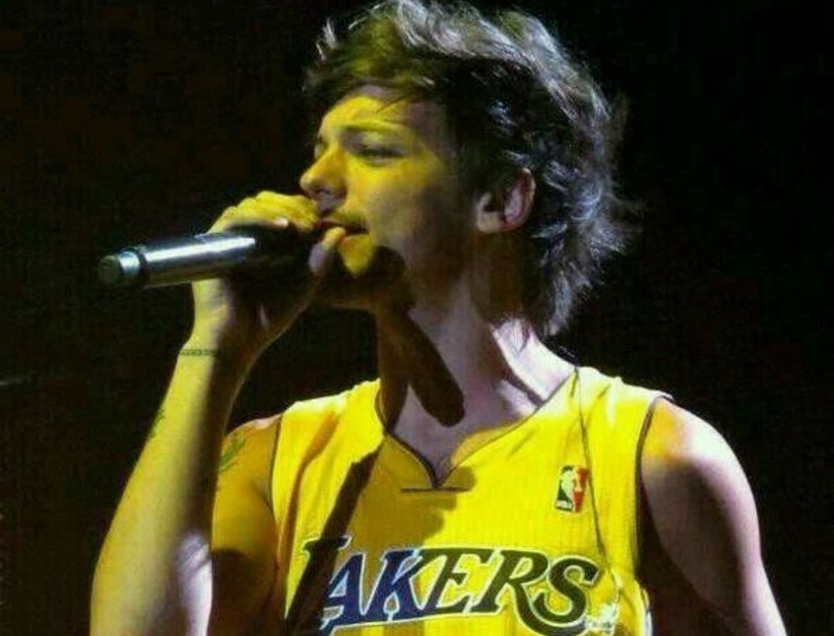 LOUIS TOMLINSON - Music hypelist by C A I L Y N M I L L E R