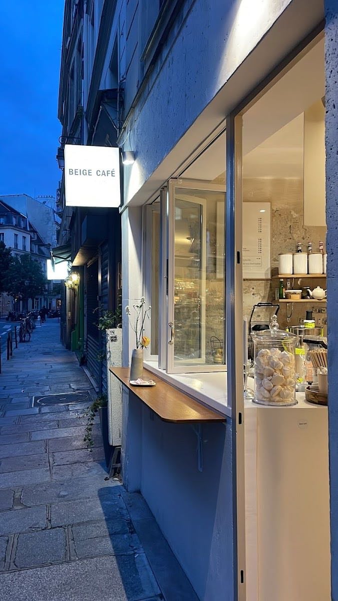 Beige Café