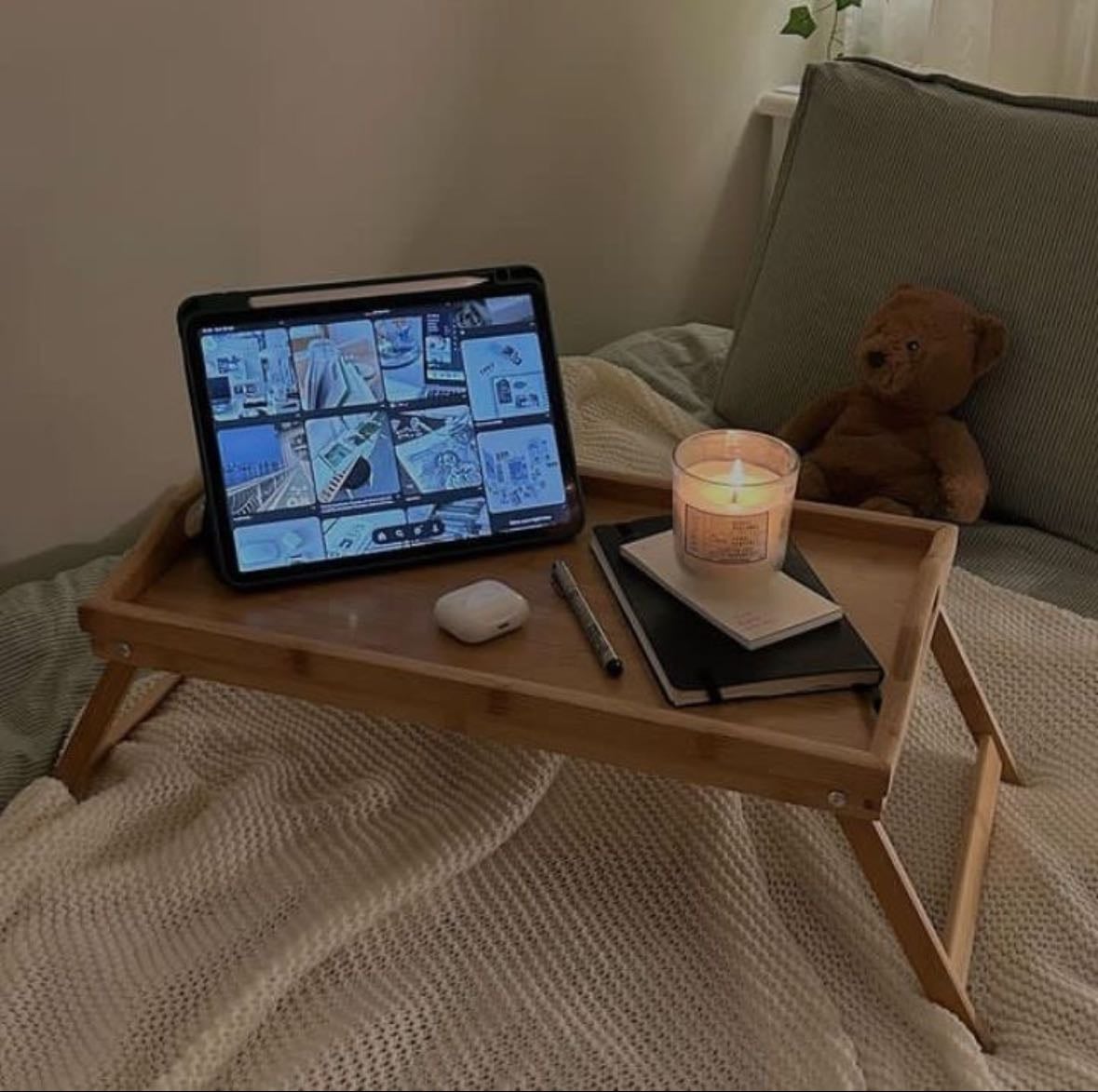 Bed table