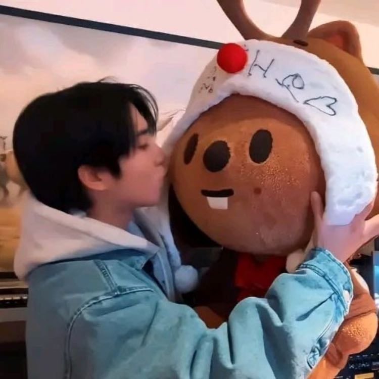 ¡Devuélveme mi sudadera! | Minsung' - Cuenta de autor @sungshinee_